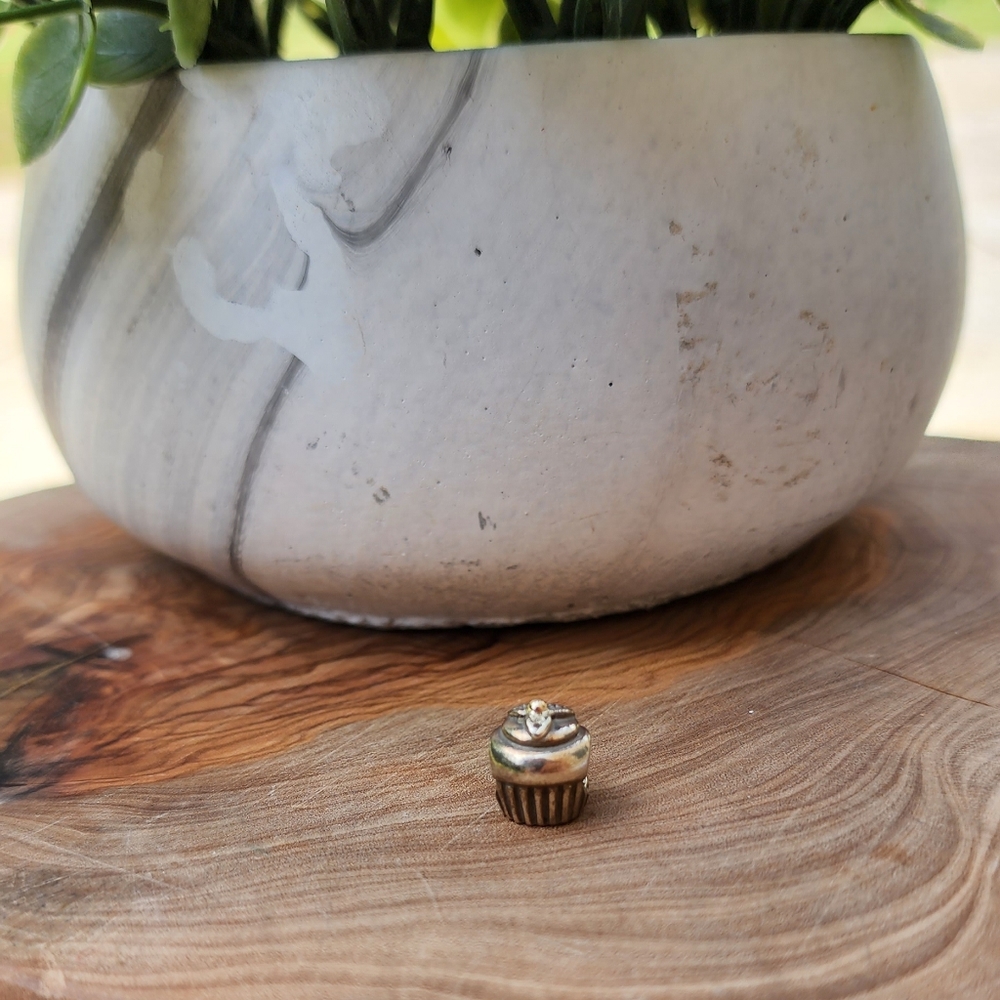 Pandora Cupcake Charm 14K gold (Retired)